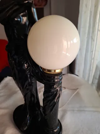 Lámpara antigua figura mujer negra