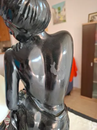 Lámpara antigua figura mujer negra