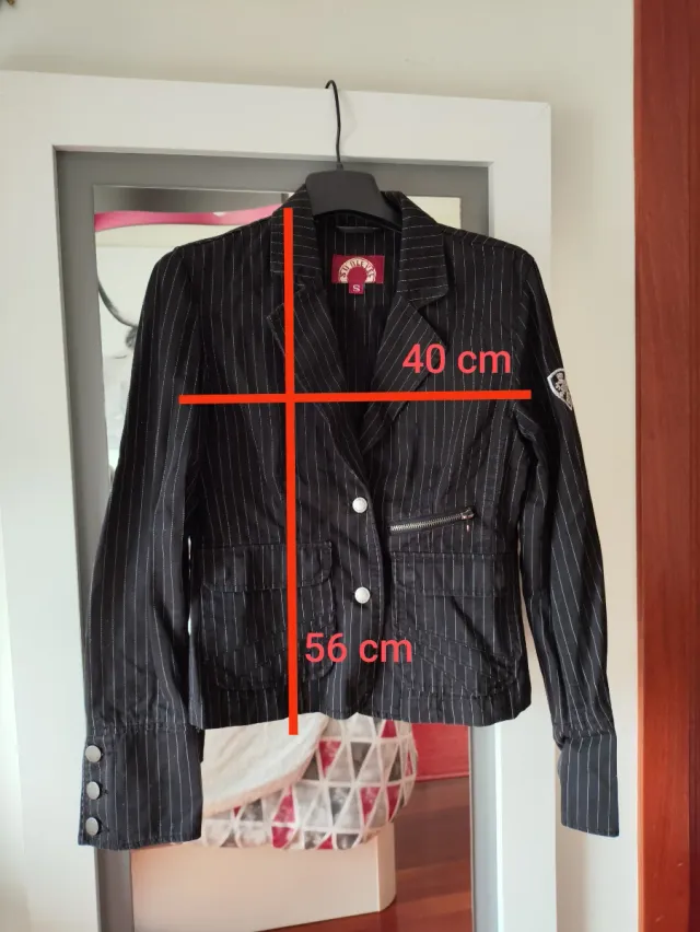 Chaqueta negra talla S rayas