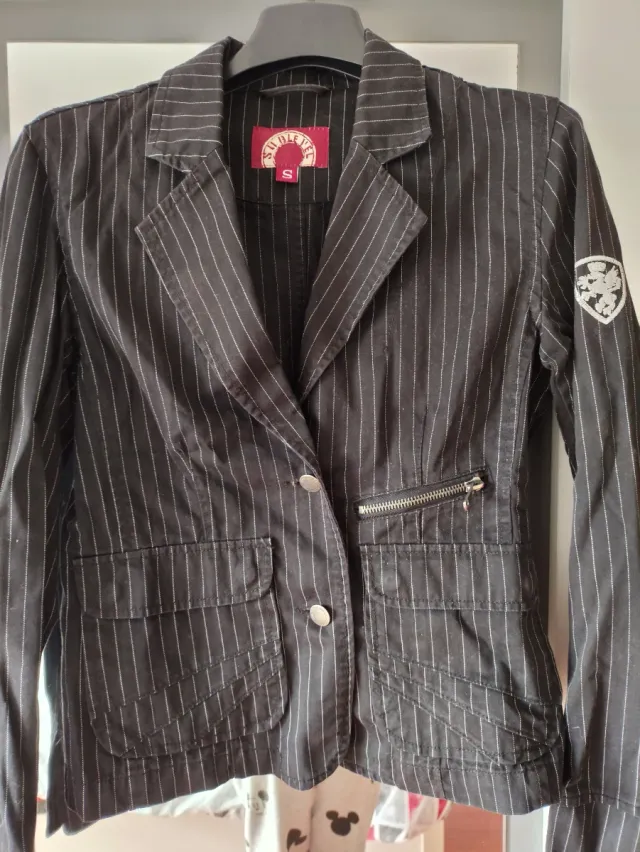 Chaqueta negra talla S rayas