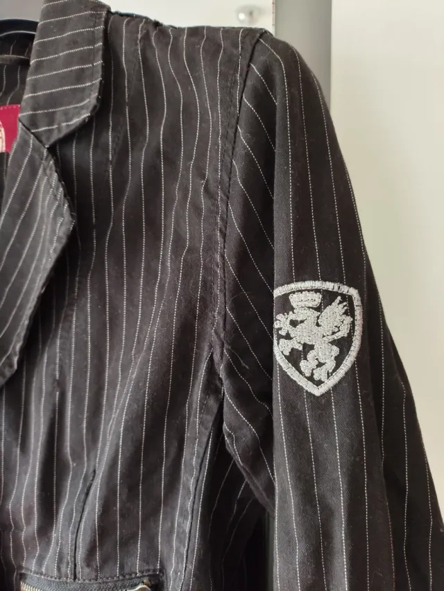 Chaqueta negra talla S rayas