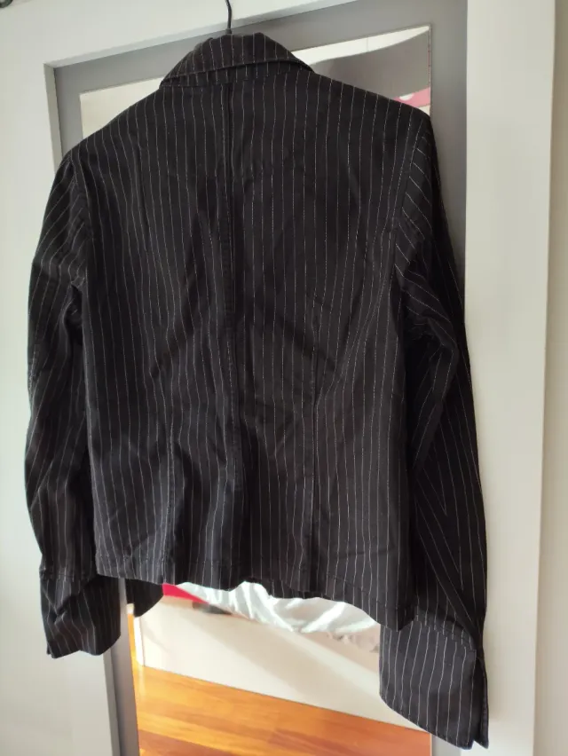 Chaqueta negra talla S rayas