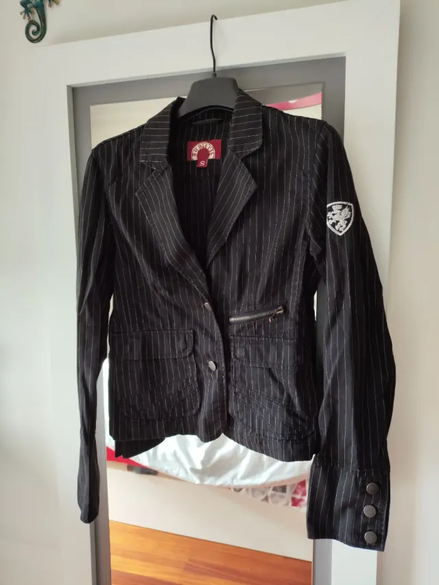 Chaqueta negra talla S rayas