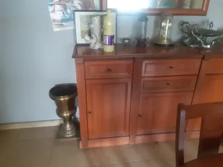Aparador madera maciza y espejo