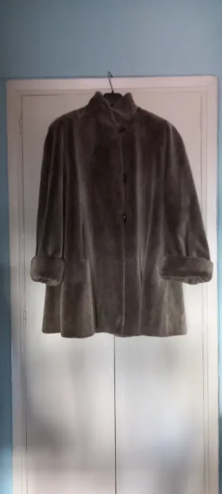 Chaquetón imitación gris talla 50