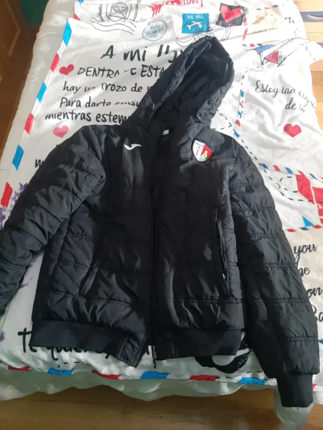 Chaqueta Joma Negra con Capucha