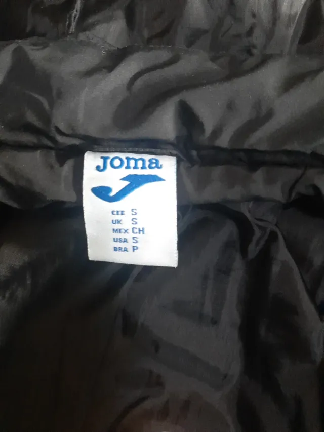 Chaqueta Joma Negra con Capucha