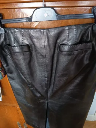 Falda Yves Saint Laurent Piel Negra Vintage