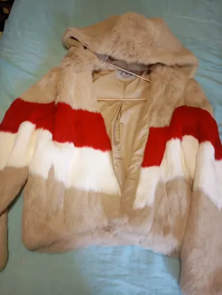 Cazadora pelo mujer beige y rojo