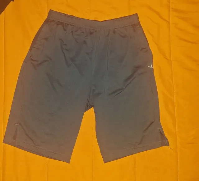 Pantaloncini sportivi unisex neri e blu