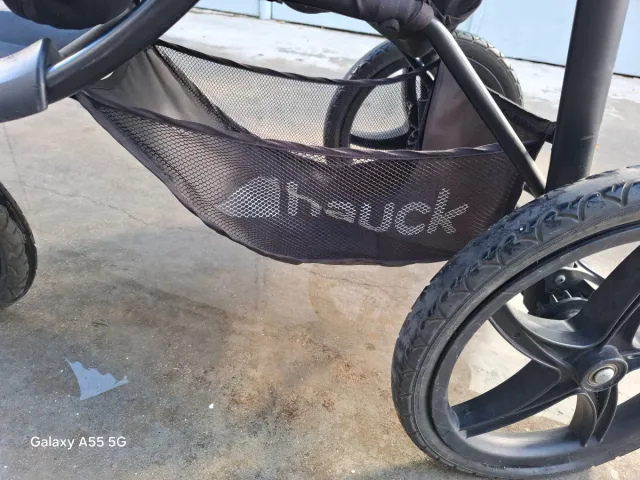 Carro de bebé marrón y verde