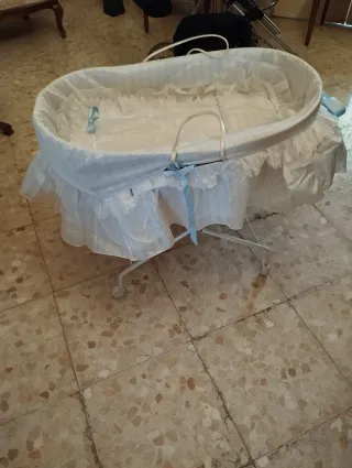 Moisés para bebé blanco con detalles