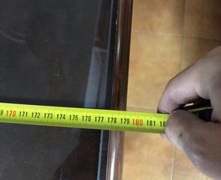 Mesa madera tallada cristal