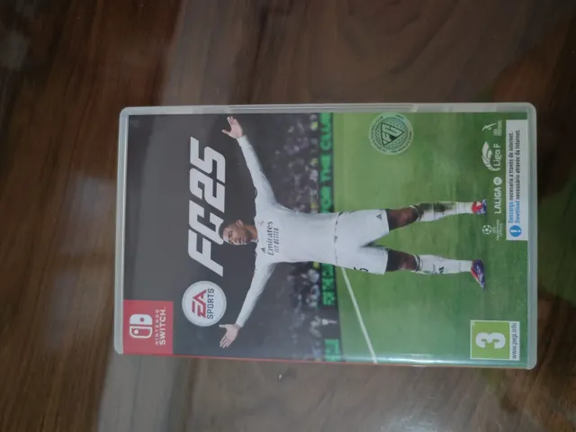 Nintendo Switch + Gioco FIFA 25 e custodia Switch