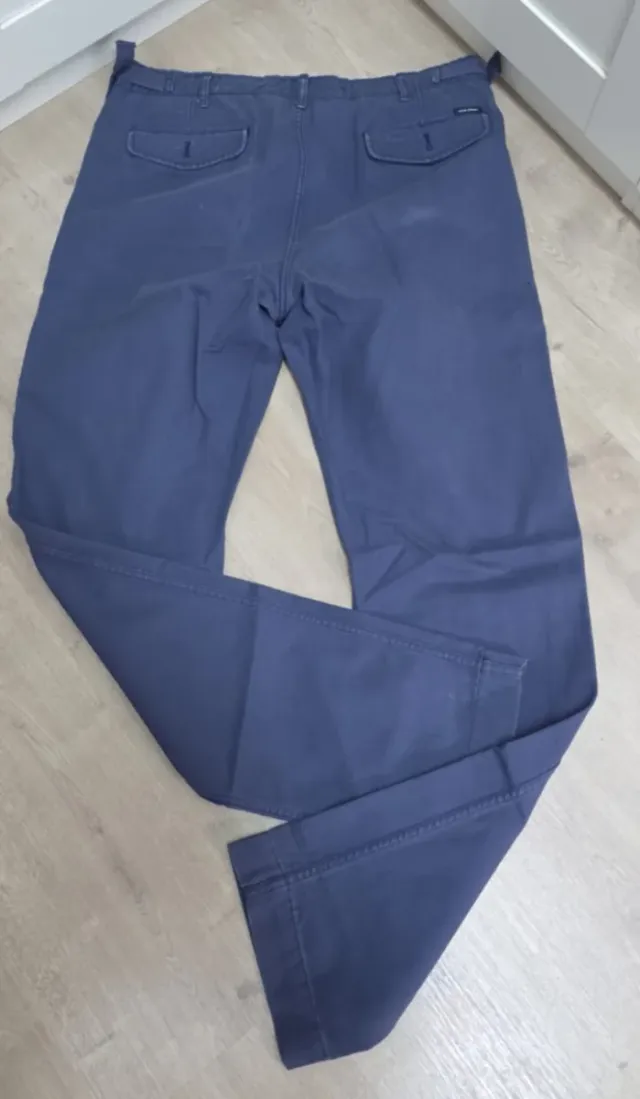 Pantalón chino azul