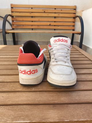 Zapatos Adidas blancos y negros