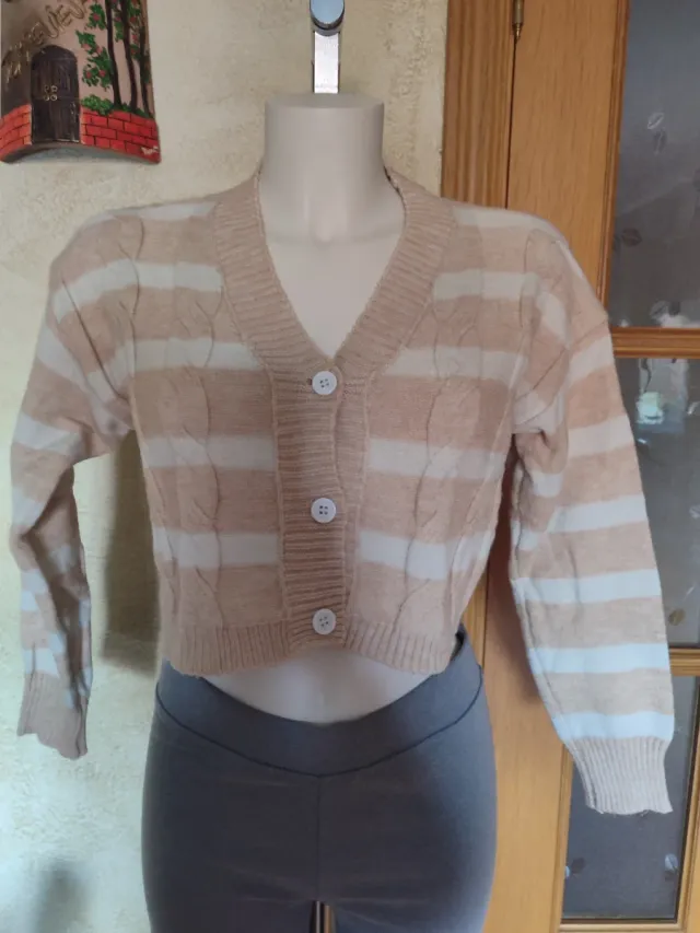 Chaquetilla punto crop top beige y blanco