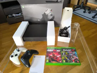 Xbox One X 1TB Negra + 2 Mandos + Juegos