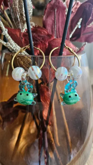 Pendientes Zara dorados con abalorios verdes