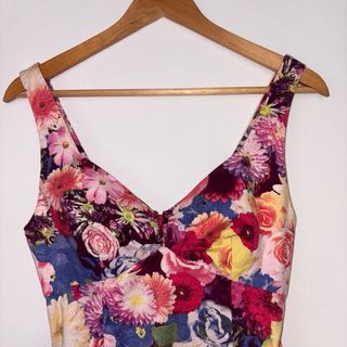 Vestido corto estampado de flores. Divino!!