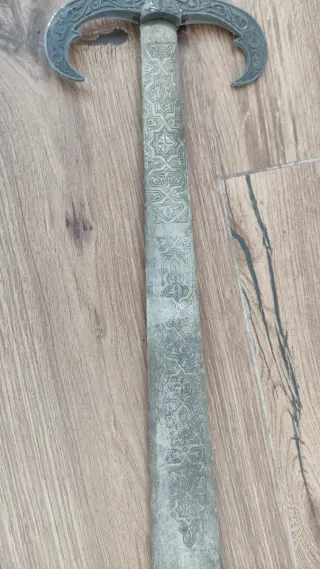 Espada decorativa antigua