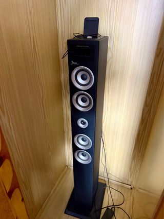 Torre de sonido negra , nueva , perfecto estado