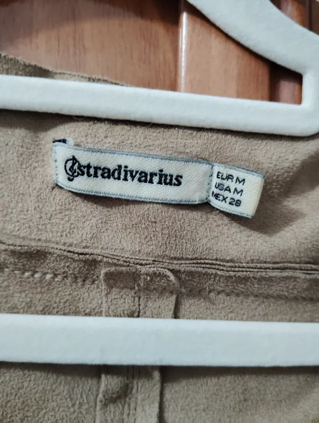 Chaqueta Stradivarius flecos beige Talla M