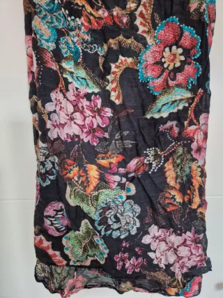 Pañuelo foulard negro estampado floral