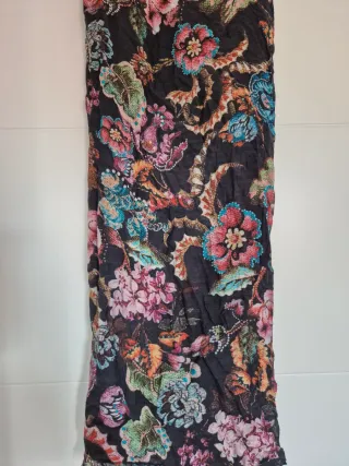Pañuelo foulard negro estampado floral
