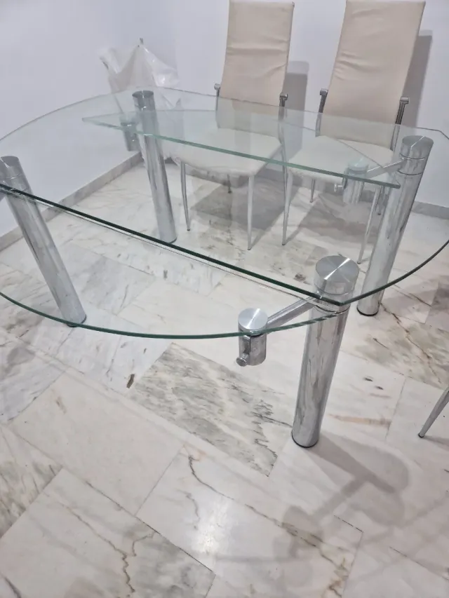 Mesa de cristal y metal