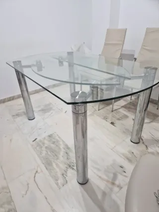 Mesa de cristal y metal