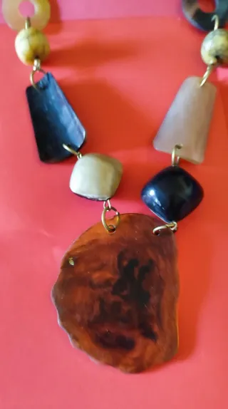 Collar artesanal con colgante grande