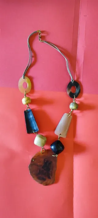 Collar artesanal con colgante grande