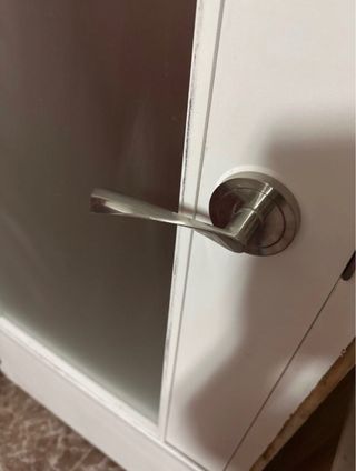 Puerta blanca interior con cristal