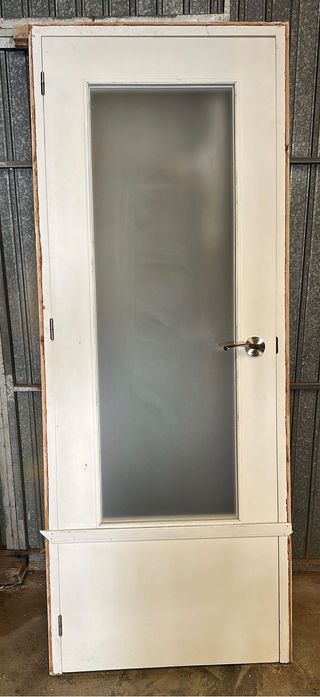 Puerta blanca interior con cristal