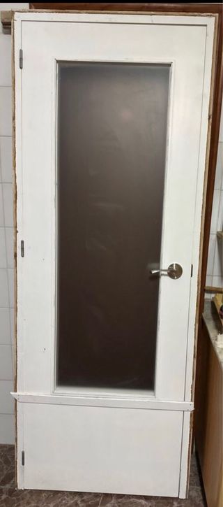Puerta blanca interior con cristal