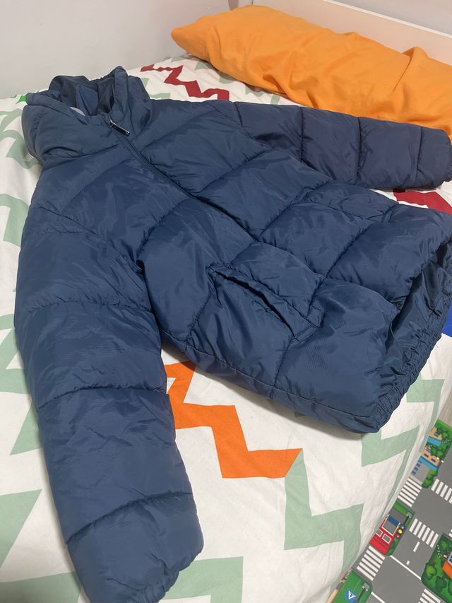 Abrigo acolchado azul marino niño, 122-128cm.