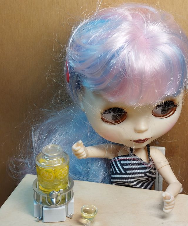 Fuente Limonada 1:6 Blythe/Barbie