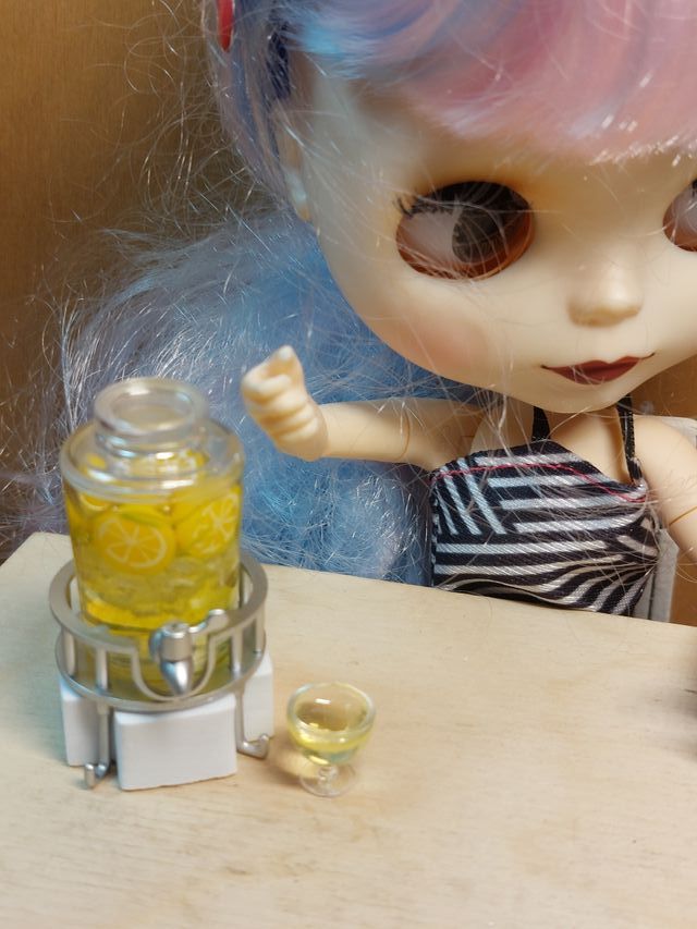 Fuente Limonada 1:6 Blythe/Barbie