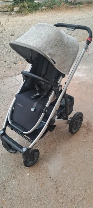 Carrito uppababy cruz con capazo y silla.
