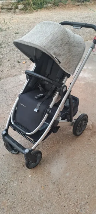 Carrito uppababy cruz con capazo y silla.