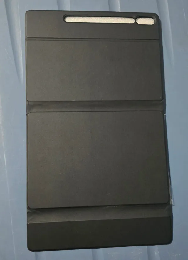 Custodia per tablet con tastiera