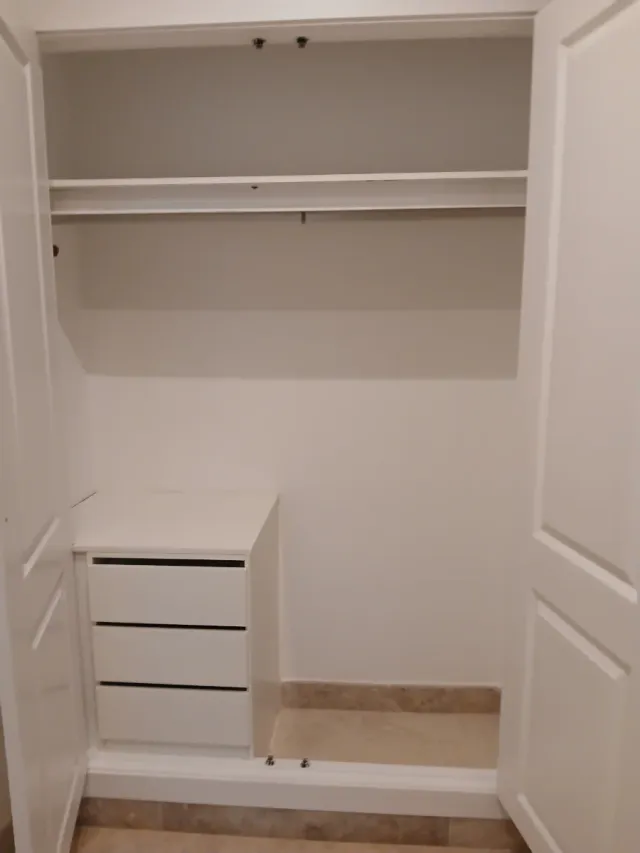 Puerta de armario blanca empotrar