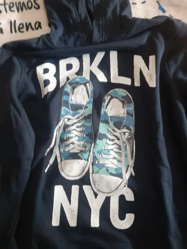Sudadera BRKLN NYC con zapatillas