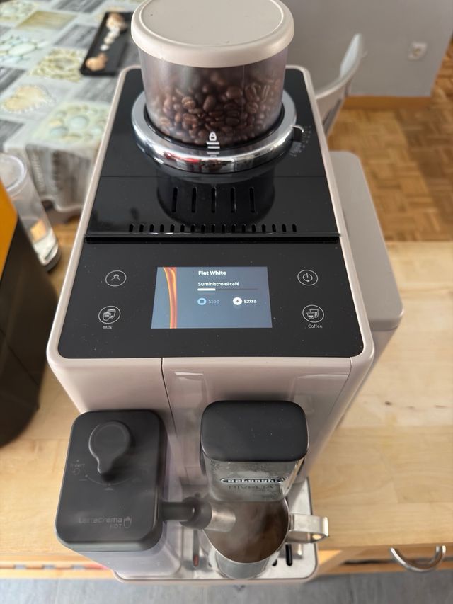 Cafetera Delonghi Rivelia Beige Nueva