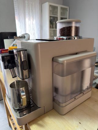 Cafetera Delonghi Rivelia Beige Nueva
