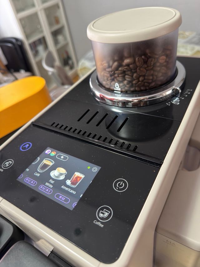 Cafetera Delonghi Rivelia Beige Nueva