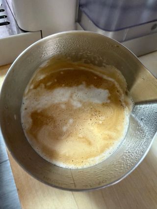 Cafetera Delonghi Rivelia Beige Nueva