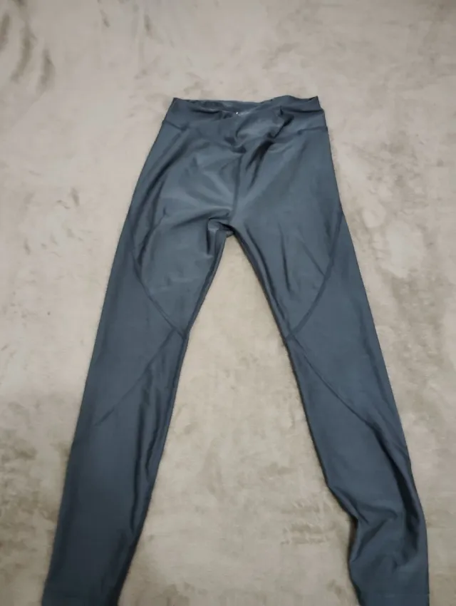 Mallas grises con brillo ligero