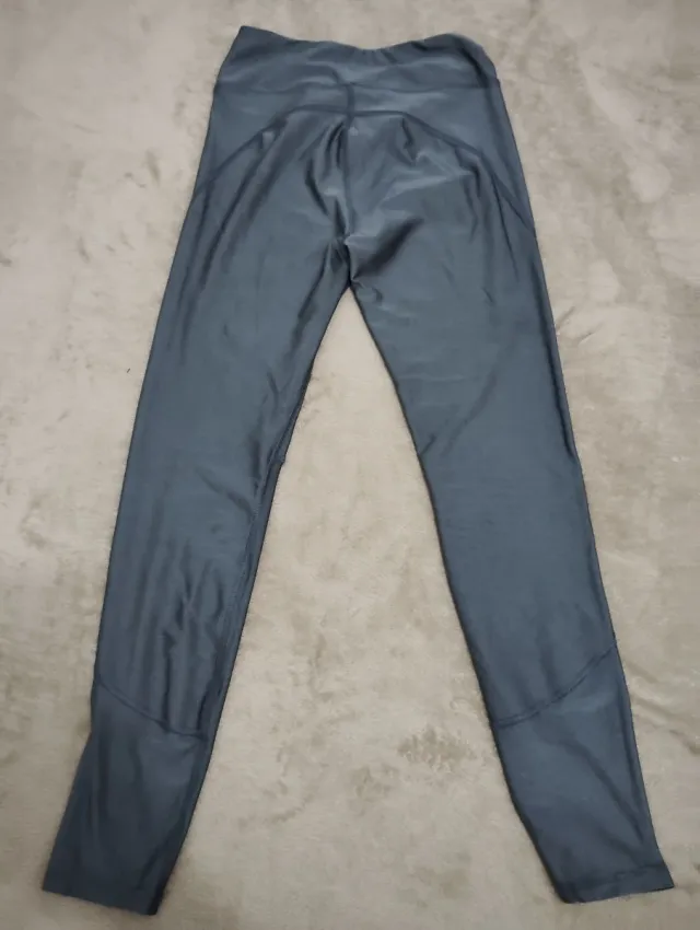 Mallas grises con brillo ligero